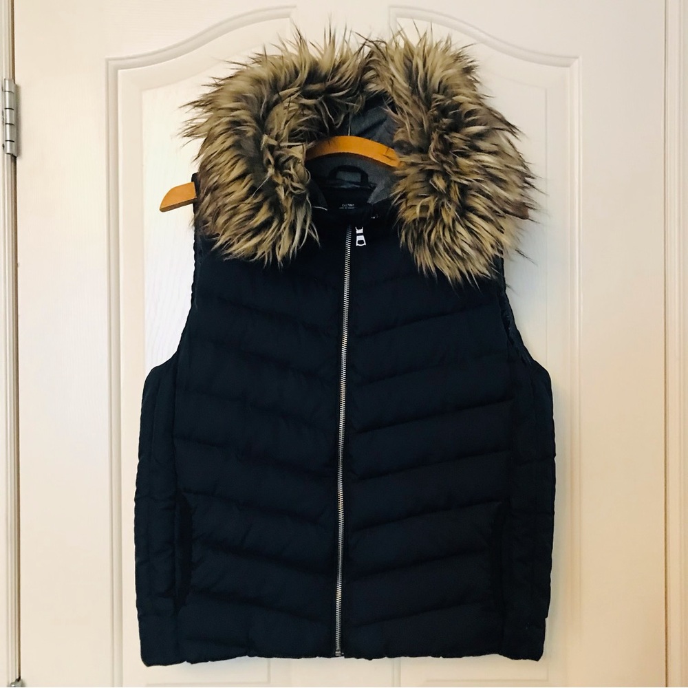 Gap Down Filled Black Puffer Vest with Faux Fur Collar Size Small